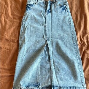 Celebrity Pink Light Wash Denim Midi Skirt | Frayed Hem | Size 3/26